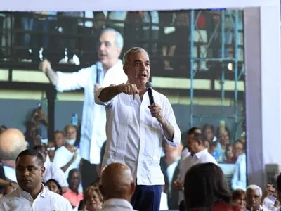 Abinader exige entrega inmediata a prófugos con órdenes de arresto pendientes