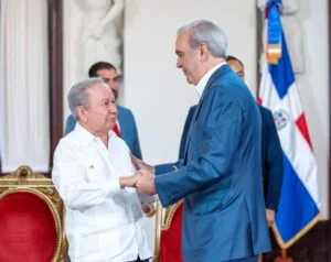 Ellis Pérez recibe el Premio Adulto Mayor del Año 2024