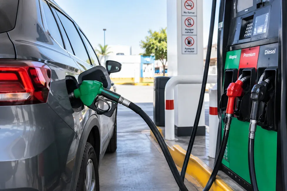 Gobierno mantiene congelados precios de combustibles con subsidio millonario