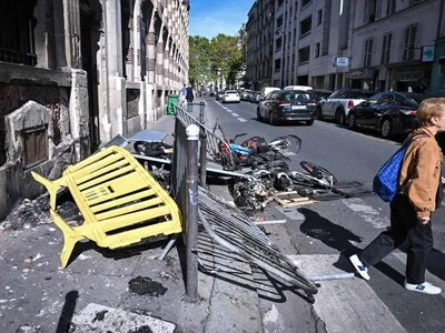 Cientos de liceos franceses suspenden clases ante ola de protestas estudiantiles