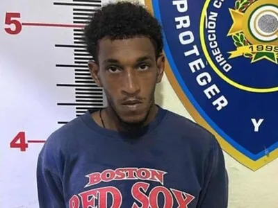 Se entrega joven buscado por robo agravado en La Vega