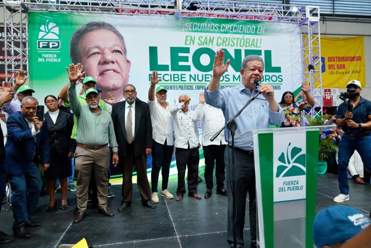 Leonel Fernández cuestiona gestión del PRM por crisis en servicios básicos
