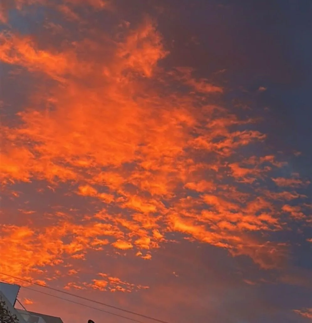 Atardecer con tonalidades rojizas sorprende a residentes de Santo Domingo