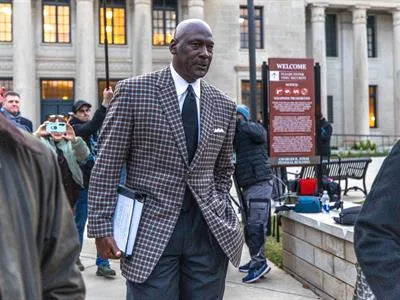 Michael Jordan dona 10 millones de dólares a Universidad de Carolina