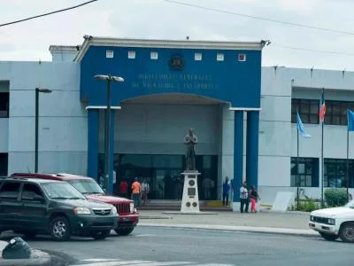 Inspector de Migración facilitaba salida irregular de personas en AILA