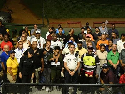 Seguridad del Escogido recibe entrenamiento ante emergencias en el Estadio Quisqueya