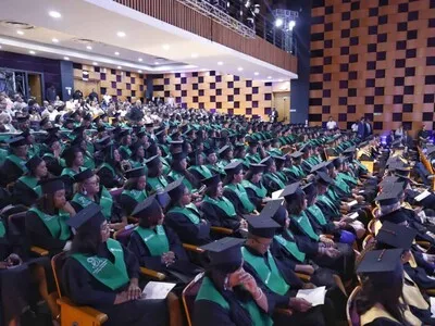 Iglobal gradúa a 241 nuevos profesionales en su decimotercera ceremonia