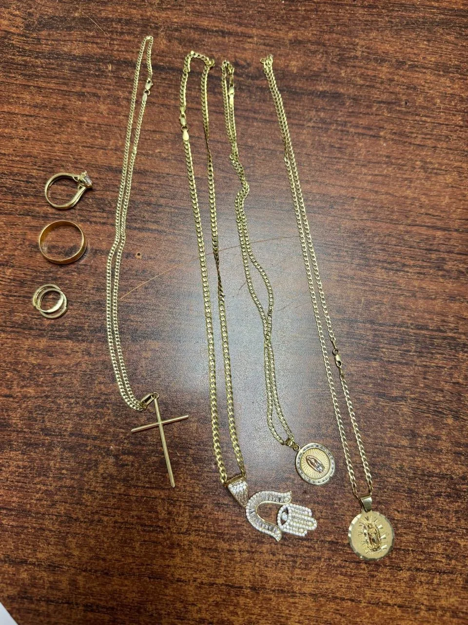 Policía recupera prendas de oro robadas en residencia de Villa González
