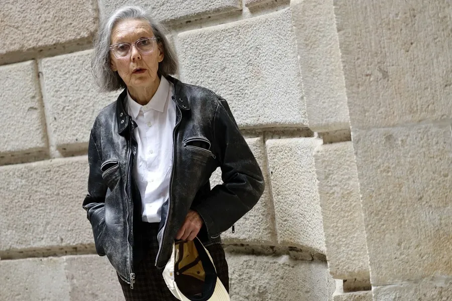 Otorgan el Premio Nobel de Literatura a la canadiense Anne Carson