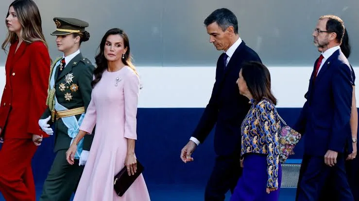 Pedro Sánchez recibe abucheos durante el desfile del Día de la Hispanidad