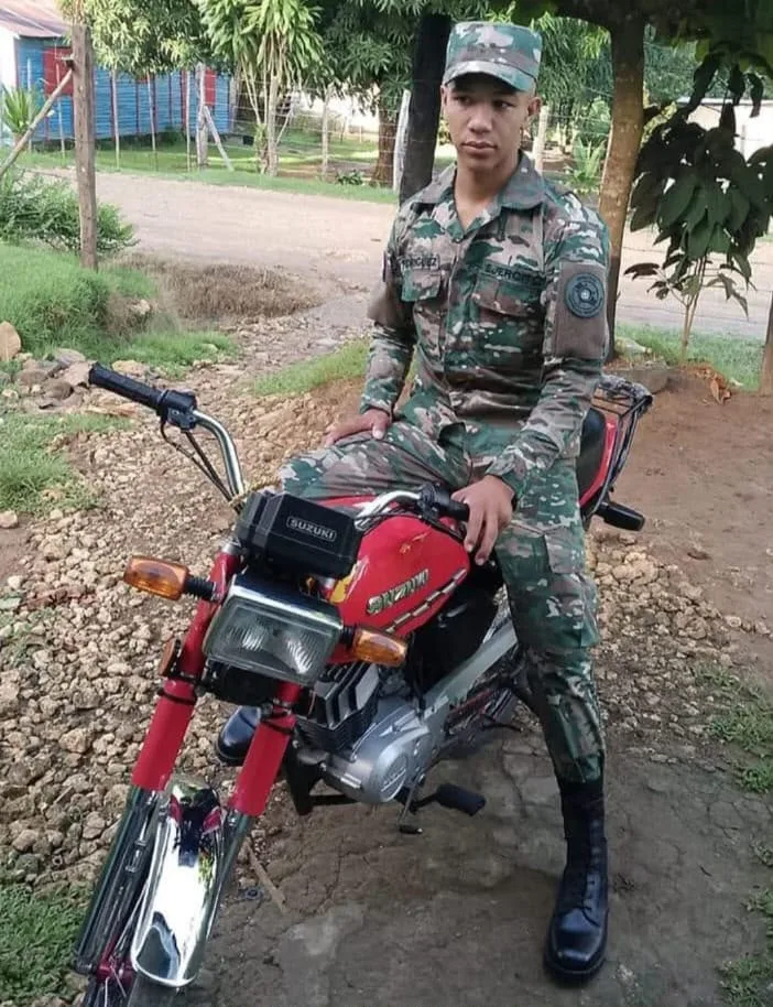 Miembro de la Armada muere en accidente vial en Bayaguana