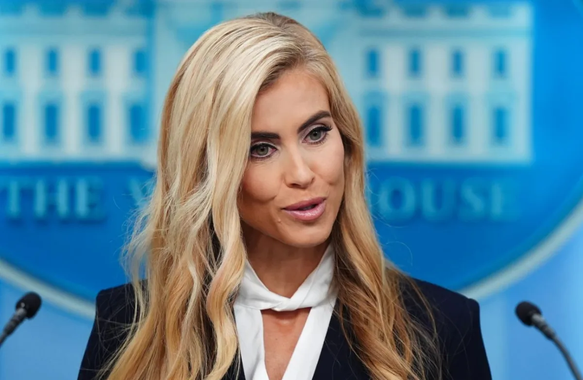 Despiden a nueva secretaria de prensa de Trump tras menos de una semana en el cargo