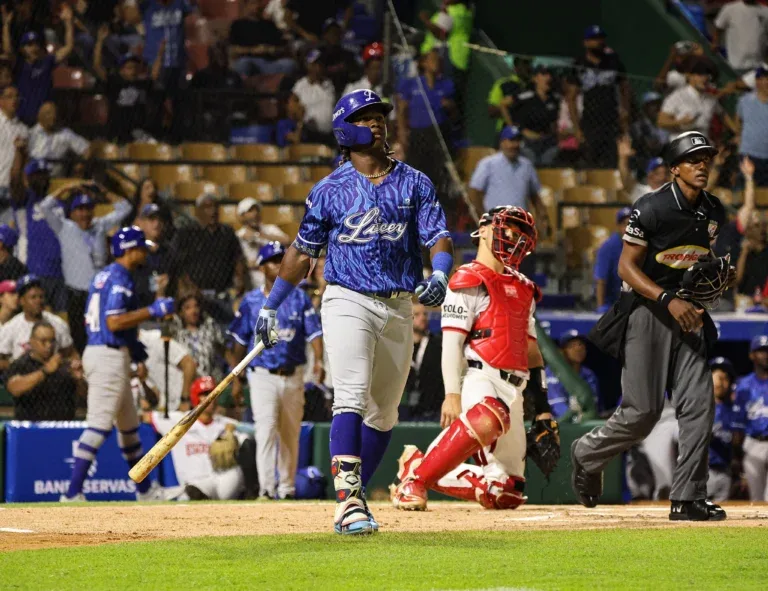 Tigres del Licey dominan a Leones del Escogido en inicio LIDOM