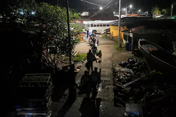 Miles de migrantes cambian su ruta migratoria hacia Sudamérica desde Panamá
