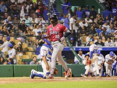 Lidom: Jefferson Rojas conecta dos jonrones en triunfo de Gigantes