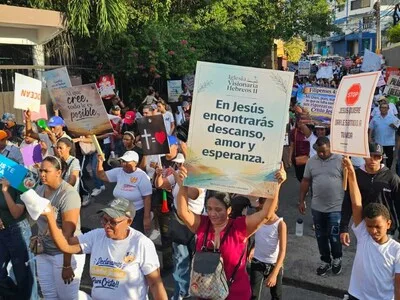 Comunidad evangélica marcha en Santo Domingo Oeste contra la delincuencia