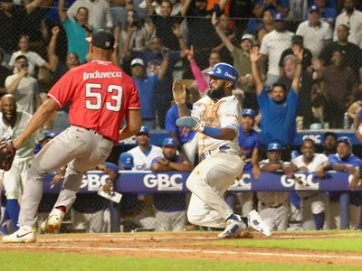 Cuatro equipos lideran el inicio del béisbol invernal dominicano