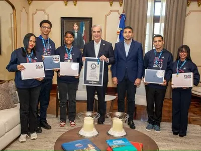 Presidente Abinader premia a estudiantes que impusieron récord mundial de lectura