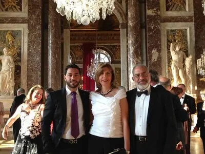 Persio Maldonado despide a su esposa y colega Cosette Bonnelly