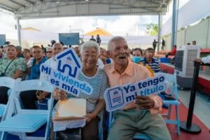 Gobierno entrega títulos de propiedad y nuevas viviendas en Santo Domingo