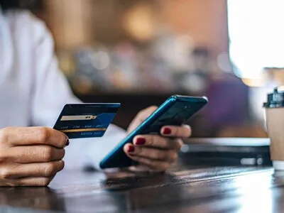 Aumentan tarjetas de crédito con límites superiores a 50,000 pesos