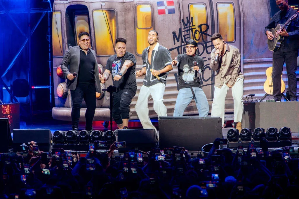 Romeo Santos Y Prince Royce: La Bachata Enamora Al Palacio