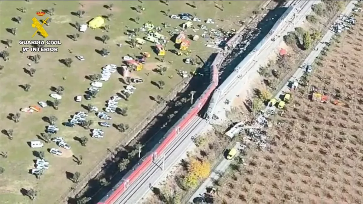 Aumenta a 64 fallecidos y 80 los heridos en el choque de trenes en España