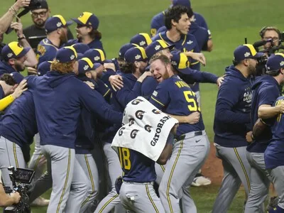 Cerveceros de Milwaukee conquistan su primera Serie Mundial en la historia