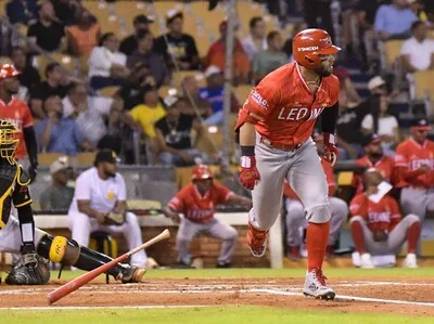 Leones del Escogido vencen a las Águilas en el Estadio Cibao