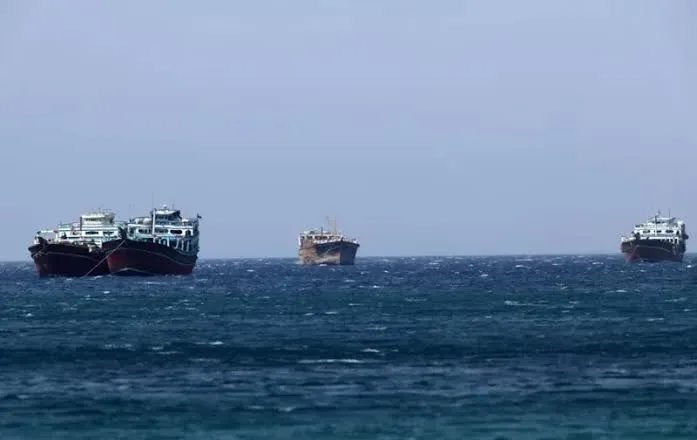 Irán reporta incendio de cuatro petroleros tras impacto con minas en Ormuz