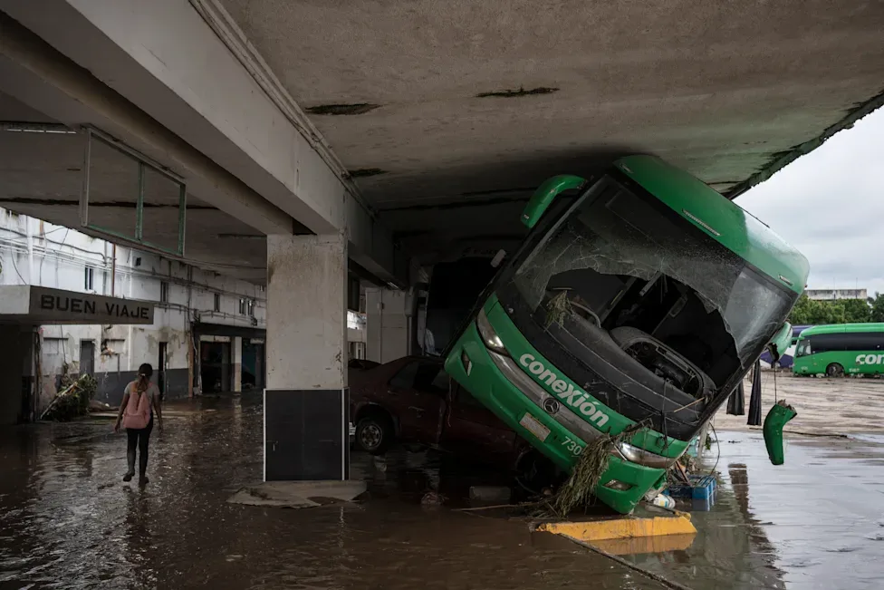 Inundaciones severas en Los Cabos tras intensas lluvias este viernes